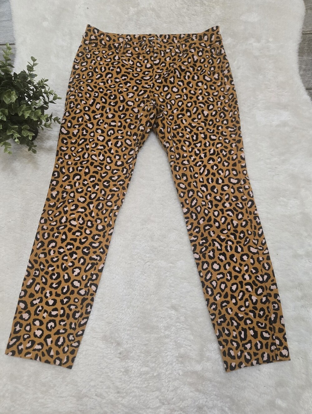 Old Navy Leopard Print Pixie Skinny Ankle Pants, Size 6